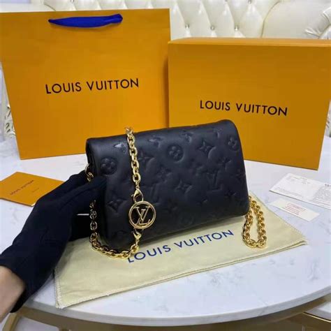 coussins louis vuitton|louis vuitton coussin pochette.